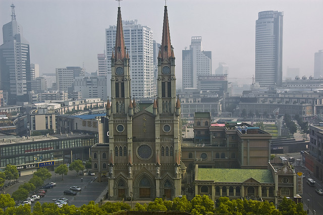 Una splendida veduta di Ningbo con i suoi contrasti