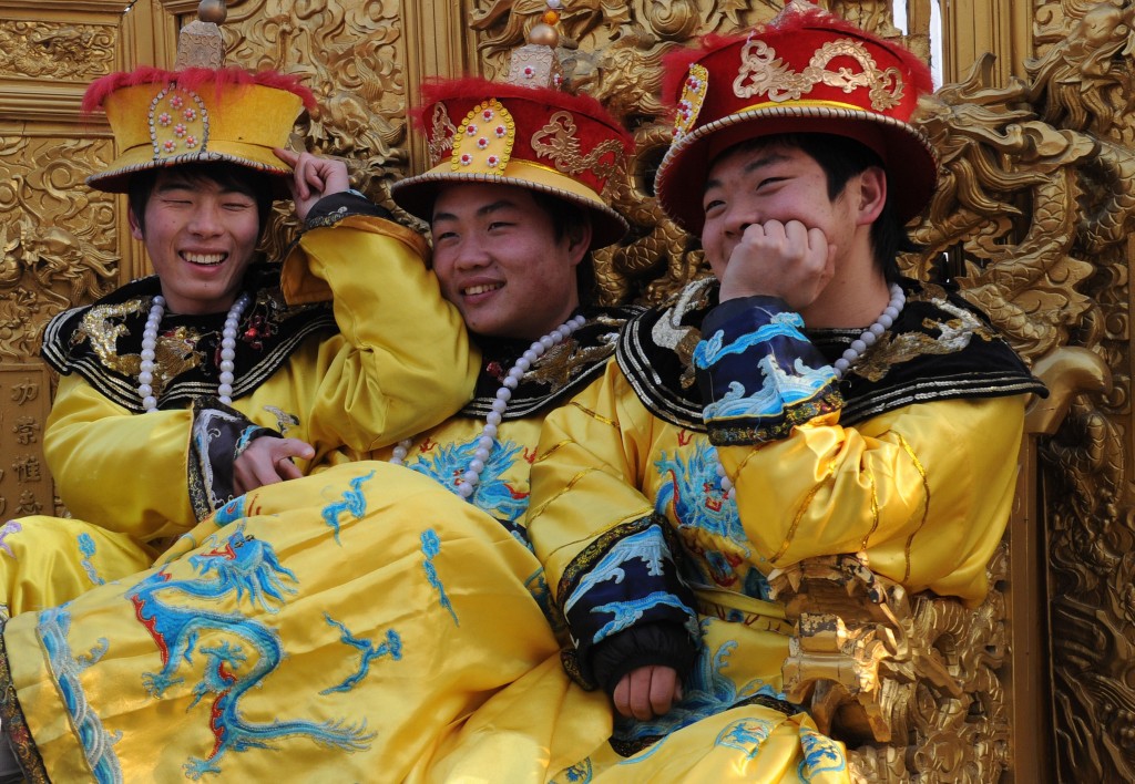 Turisti vestiti da imperatori a Pechino