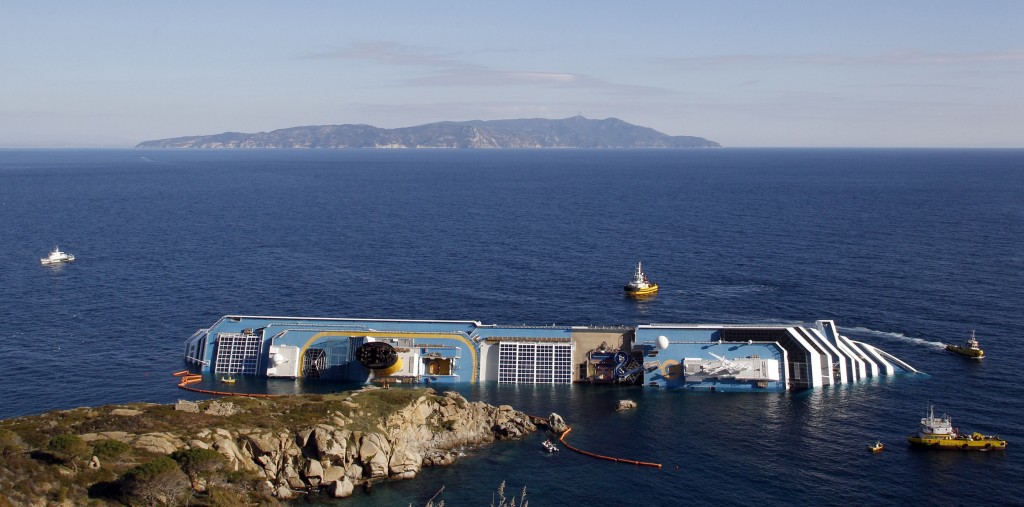 La Costa Concordia davanti all’isola del Giglio