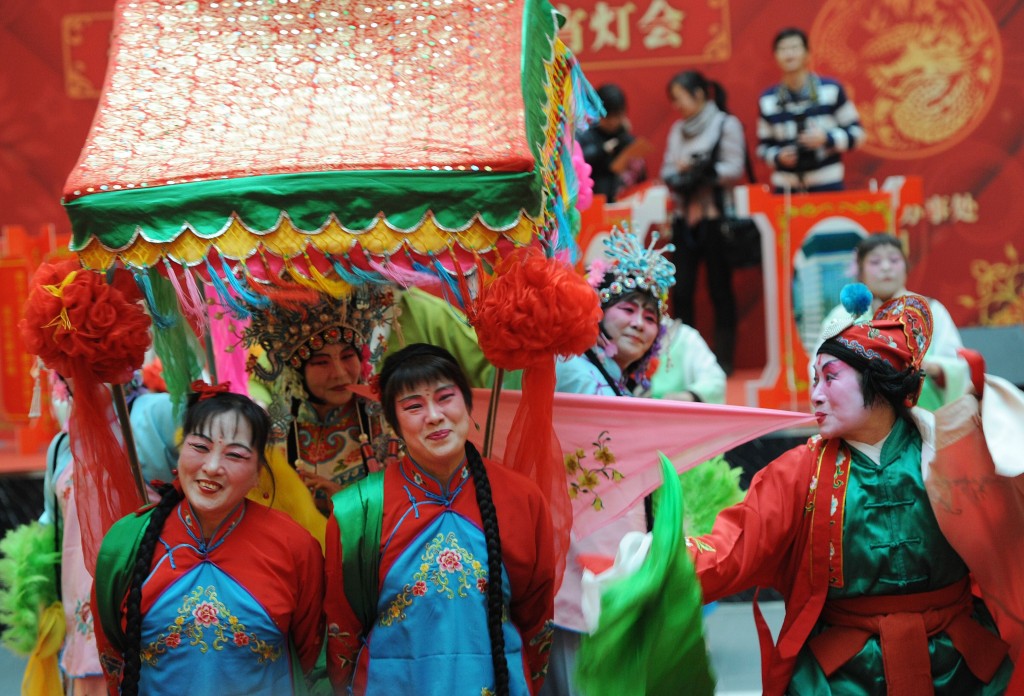 Danzatori per il festival delle Lanterne