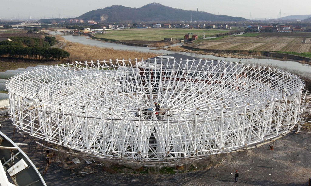 Il radiotelescopio in costruzione a Shanghai