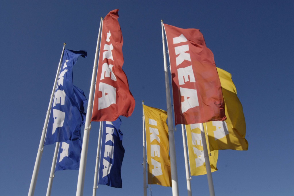 Bandiere con il logo Ikea