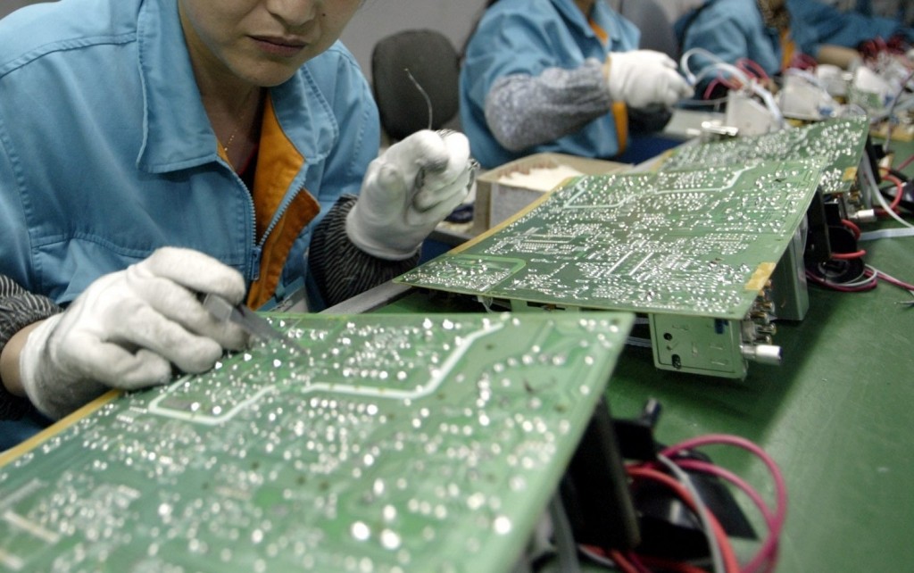 Catena di montaggio per la produzione di oggetti ad alta tecnologia in Cina