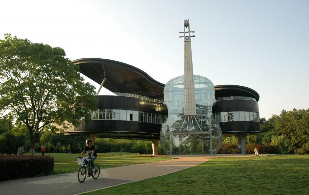 Il palazzo a forma di pianoforte e chitarra a Huainan