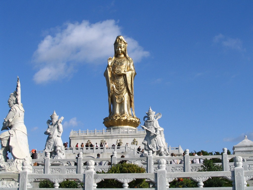 La statua della dea Guanyin nel tempio di Putuo