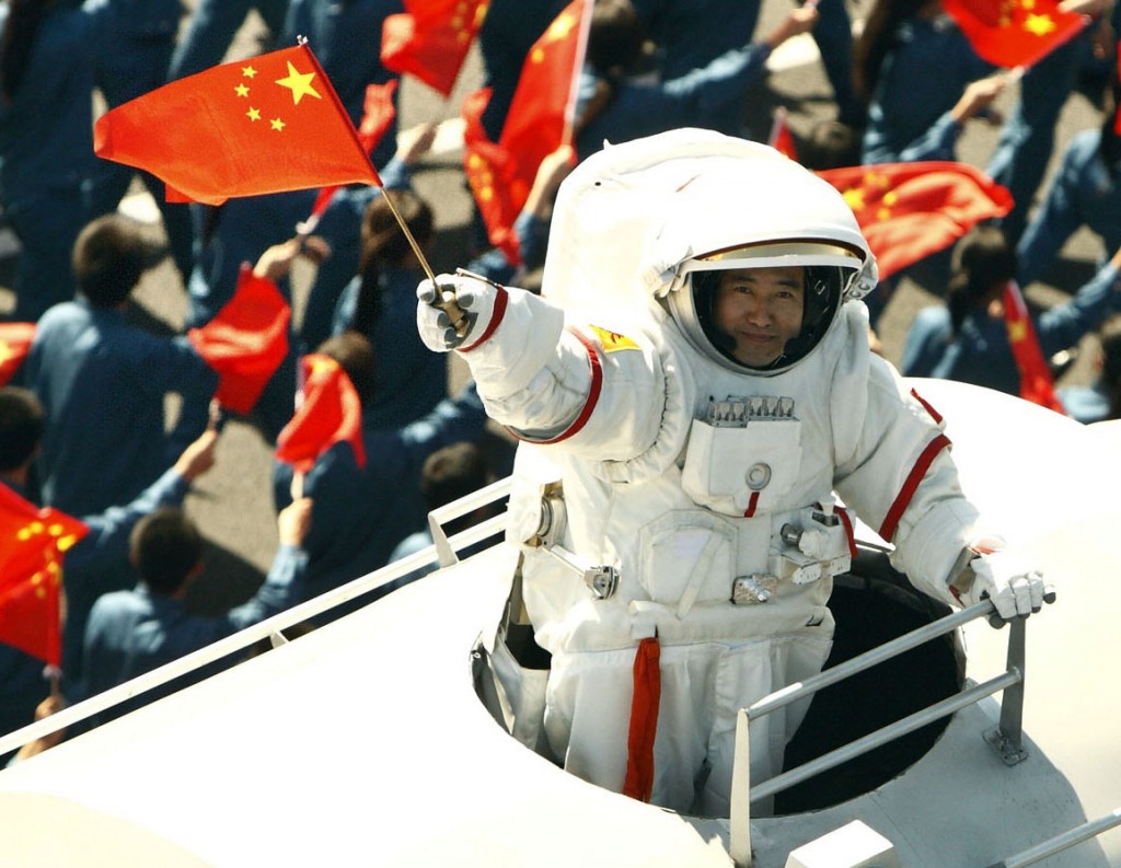 L’astronauta cinese Zhai Zhigang in parata a Pechino