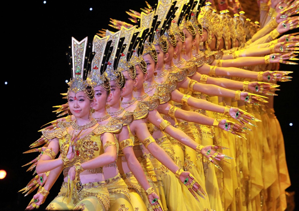 La danza della Dea Guanyin dalle Mille Mani