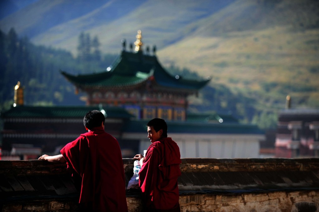 Due giovani monaci al monastero Labuleng, nel Gansu