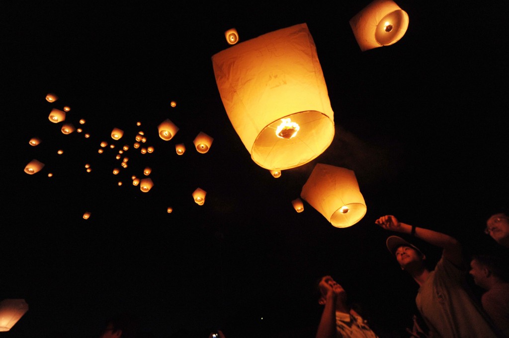 Lanterne volanti nel cielo di Xinbei, a Taiwan