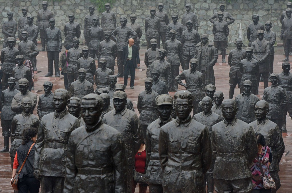 Turisti al memoriale della guerra contro il Giappone presso il Museo Jianchuan di Chengdu