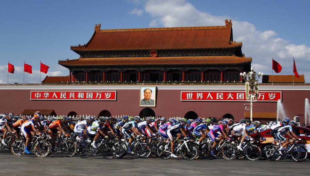 La partenza del Tour di Pechino in piazza Tian’anmen