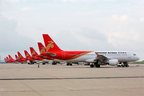 Gli aerei di una compagnia aerea cinese